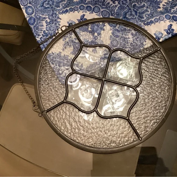 Vintage Clear Stain Glass Round with hanging chain - Picture 4 of 10